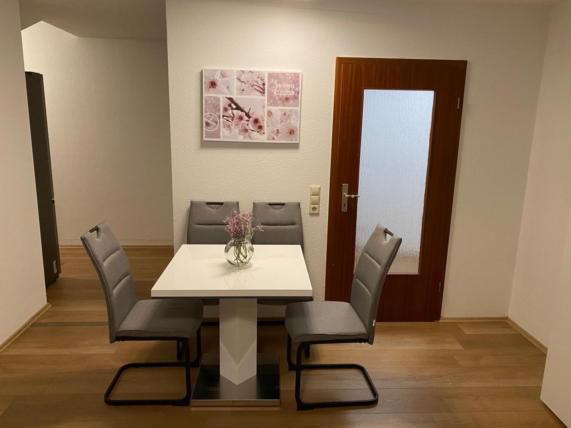Am Kaibach - Kueche - Balkon - Bad Apartment Forchtenberg
